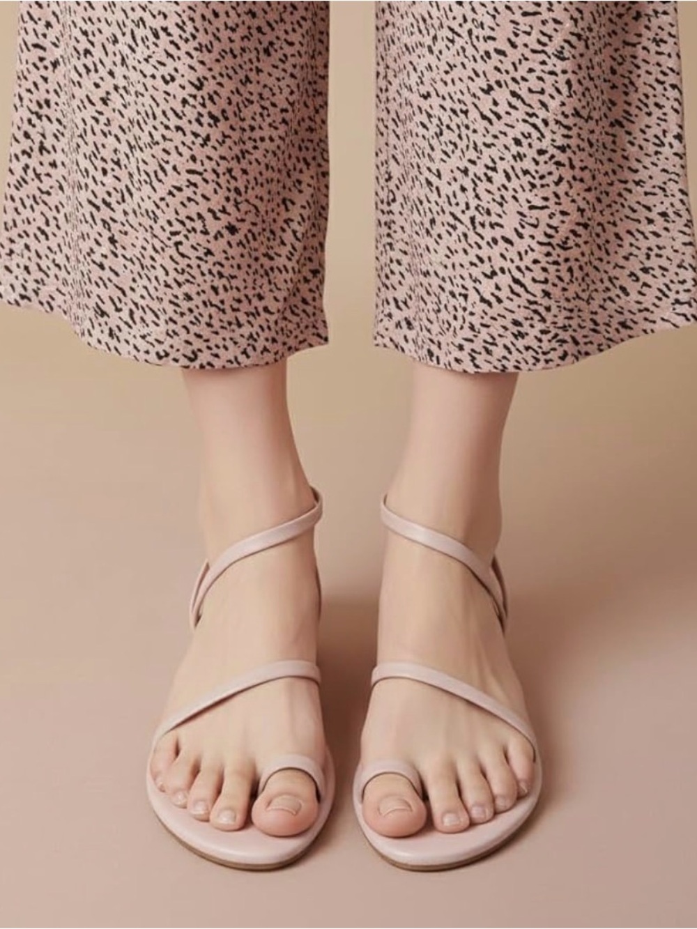 CUSHIONAIRE CHAI Blush Pink Memory Foam Strappy Sandals Size 8 NWOT